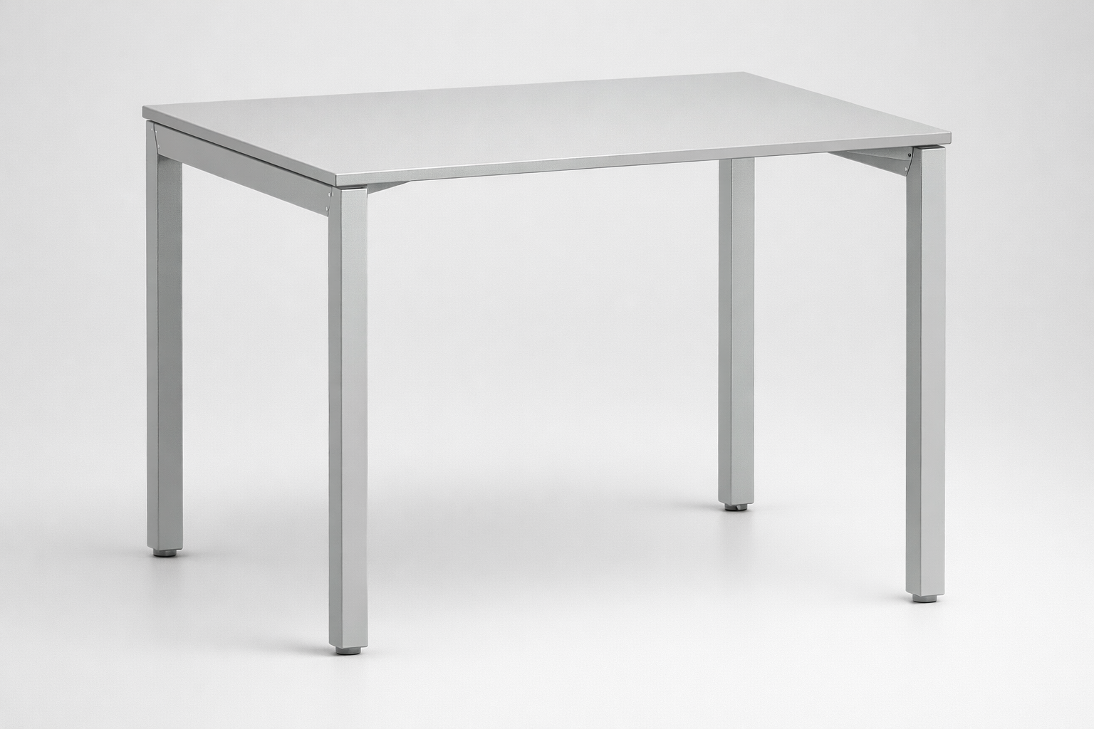 STB COMFORT office tables — A family of office tables from the STB COMFORT line für Büros, open-plan layouts, administrative rooms und project workstations where a steel structure und a consistent furniture standard matter.